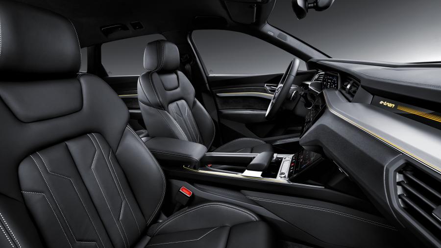 Интерьер Audi e-tron 55 Quattro 2019 года  (WW) (фото 28 из 452)